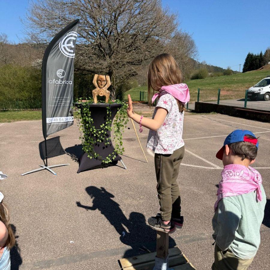 Défi aventure organisé par La Fabrica Events avec les enfants du centre aéré de Taintrux